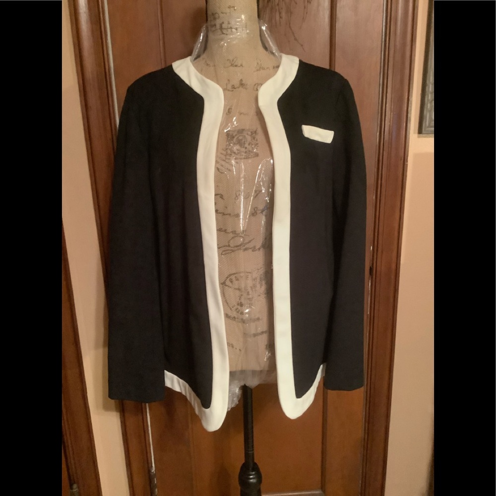 Elle Black & White Jacket, Single Hook & Eye Closure, Sz L